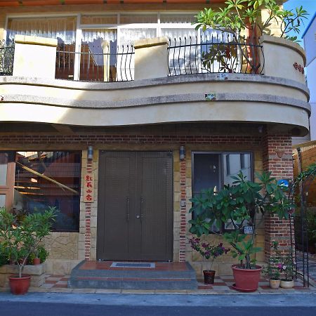 Red Roof B&B T'ai-tung エクステリア 写真